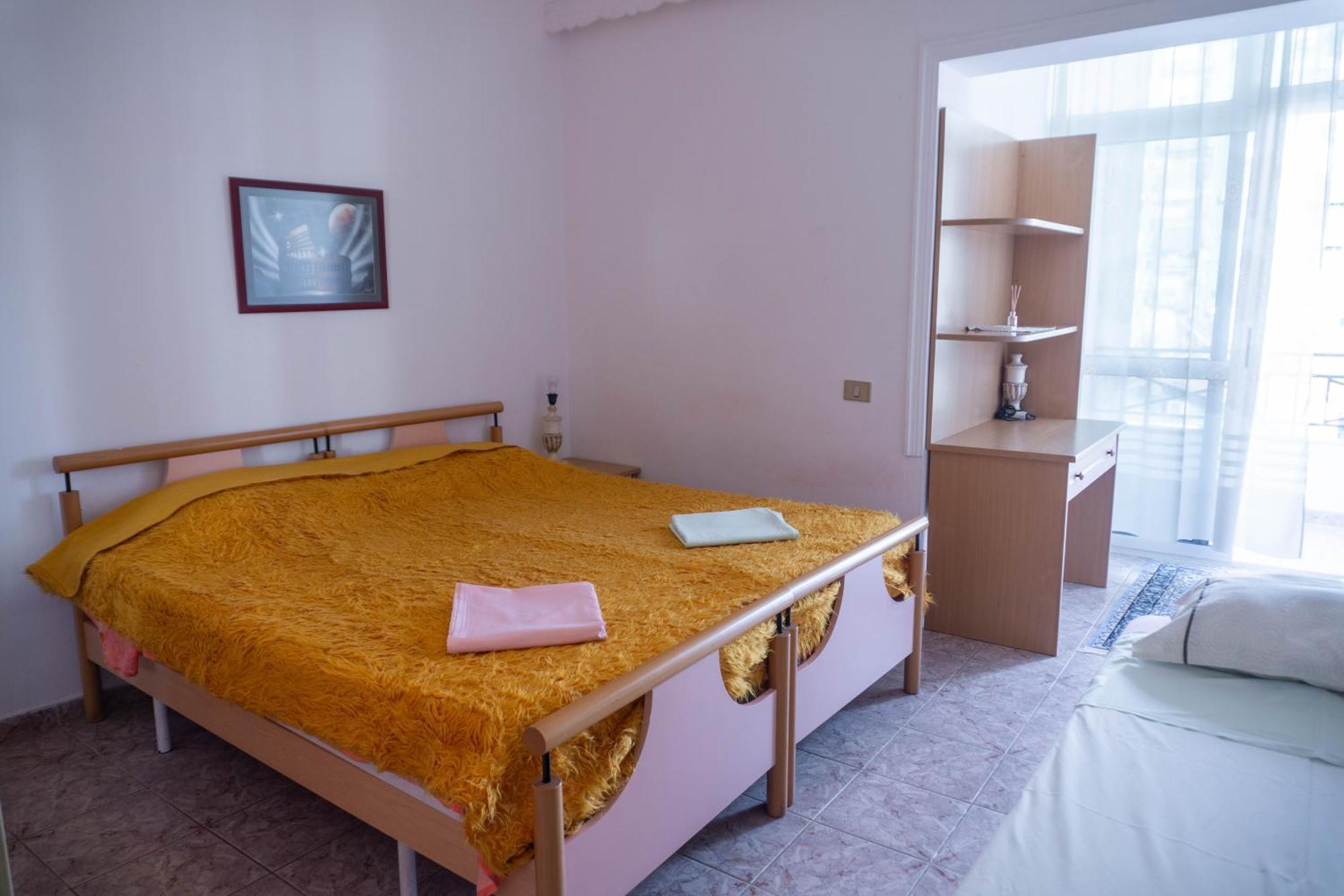 Bllok Bright Private Bedrooms With Private Bathroom On Shared Apartment Tirana Eksteriør billede