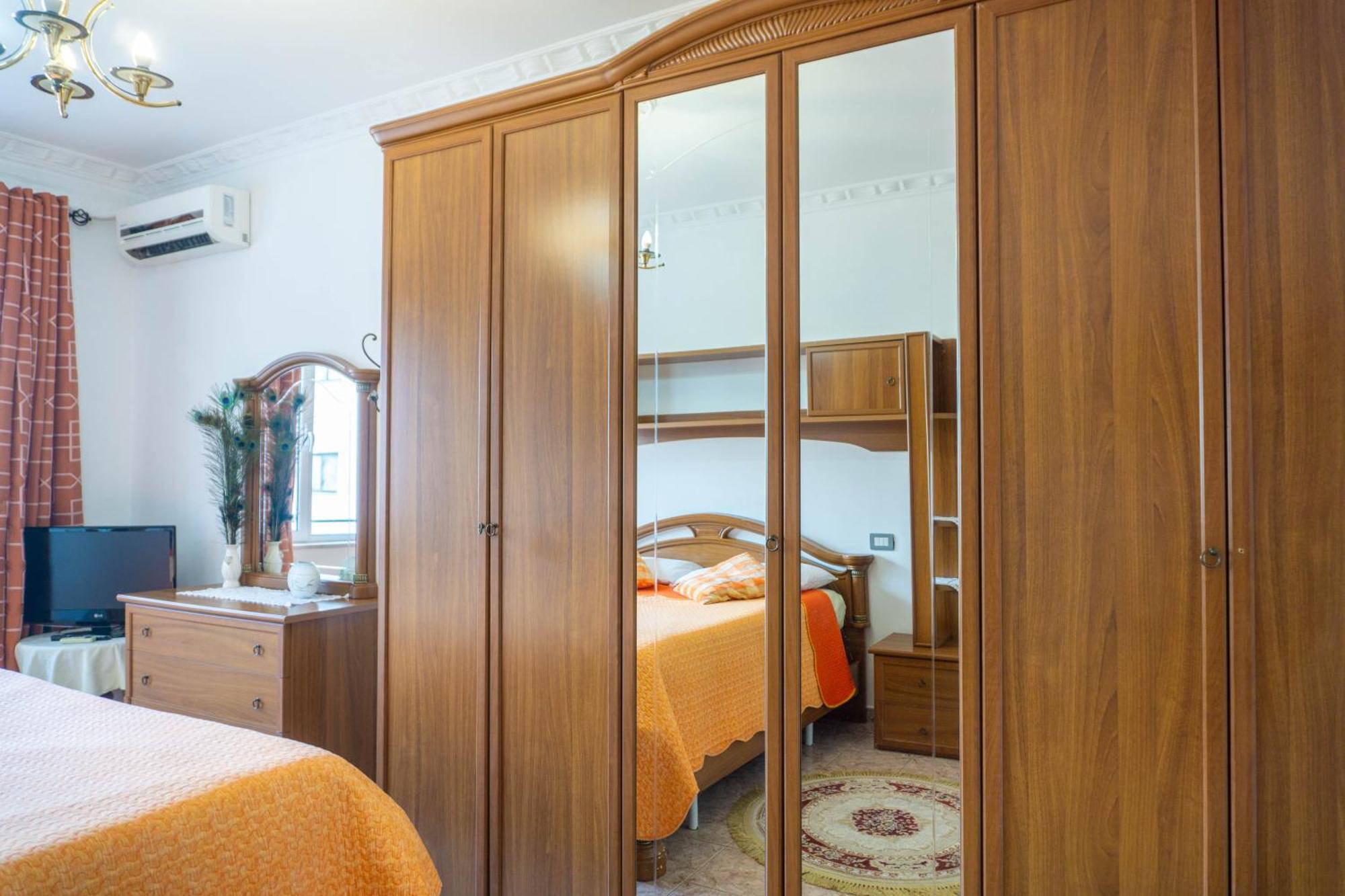 Bllok Bright Private Bedrooms With Private Bathroom On Shared Apartment Tirana Eksteriør billede