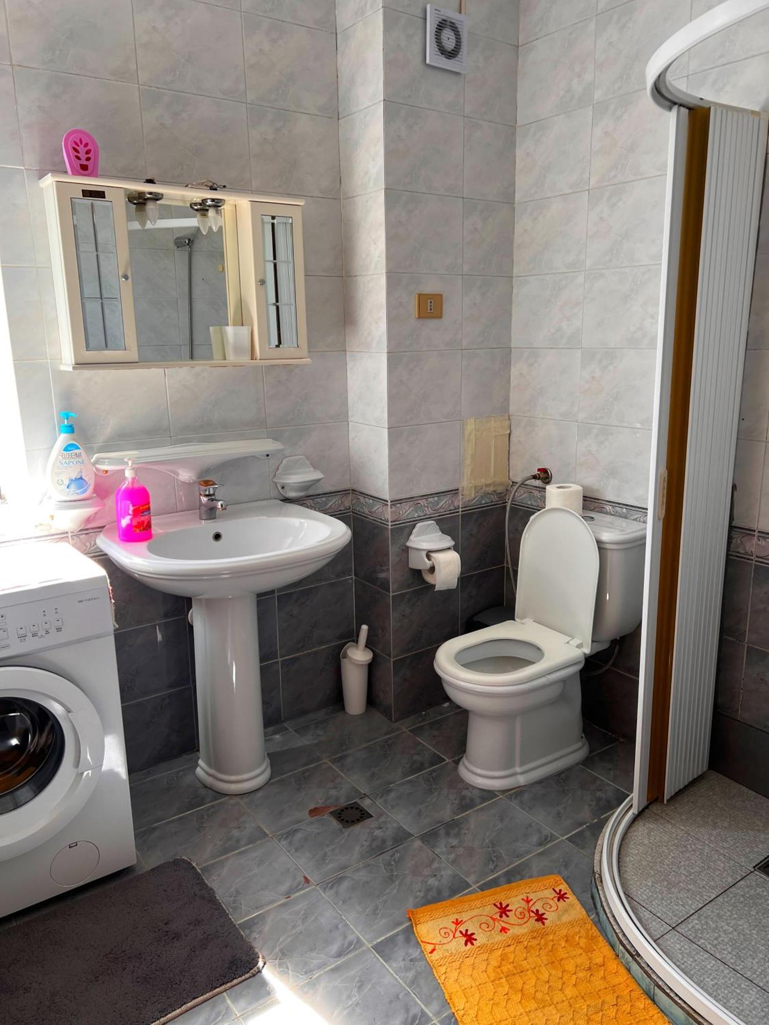 Bllok Bright Private Bedrooms With Private Bathroom On Shared Apartment Tirana Eksteriør billede