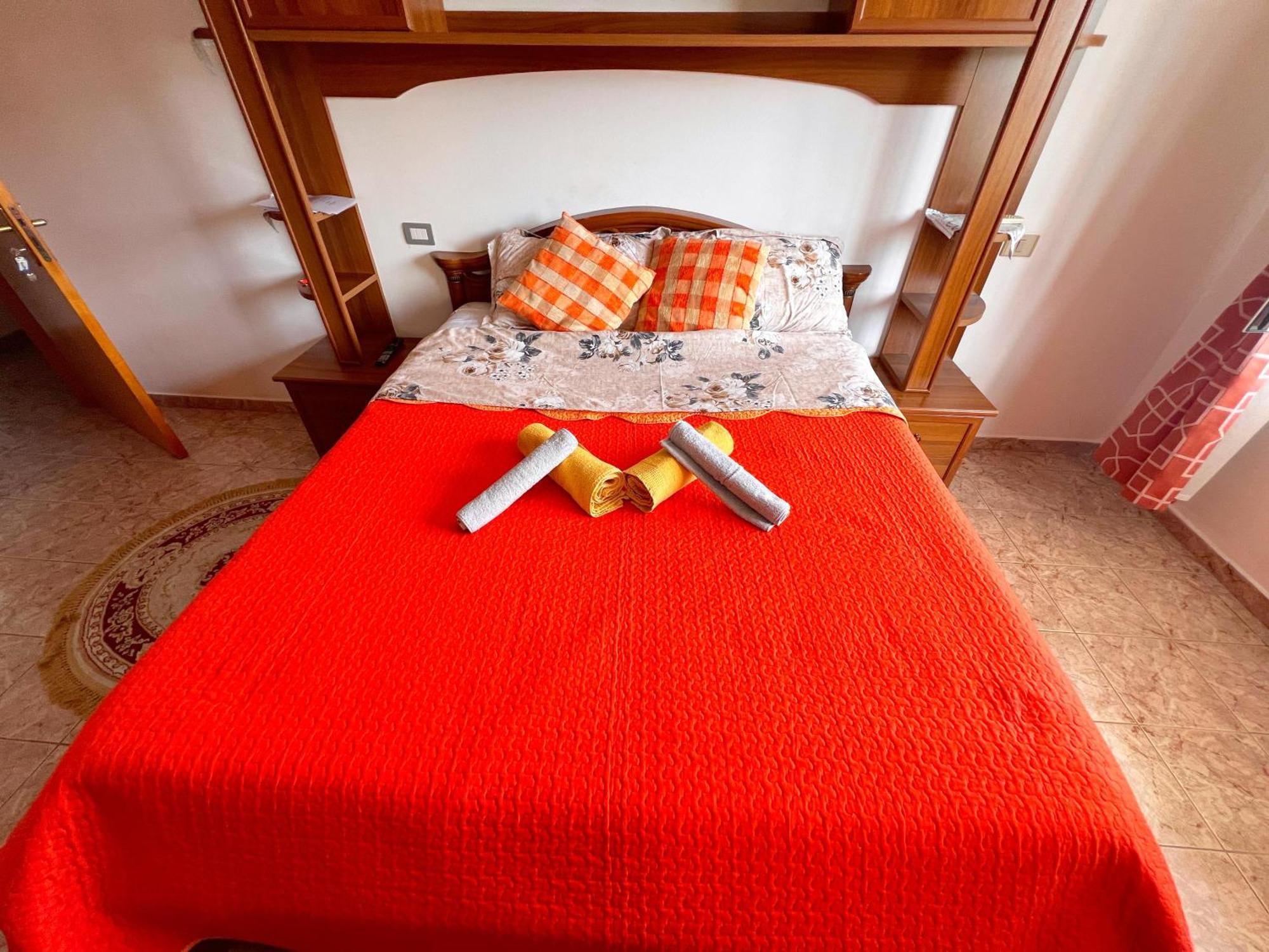Bllok Bright Private Bedrooms With Private Bathroom On Shared Apartment Tirana Eksteriør billede